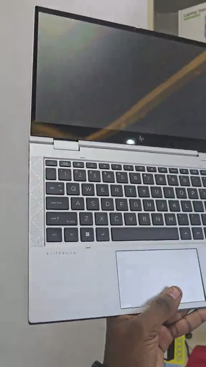 Video ya Laptop Hub: Laptop nyepesi kwa kazi na masomo
