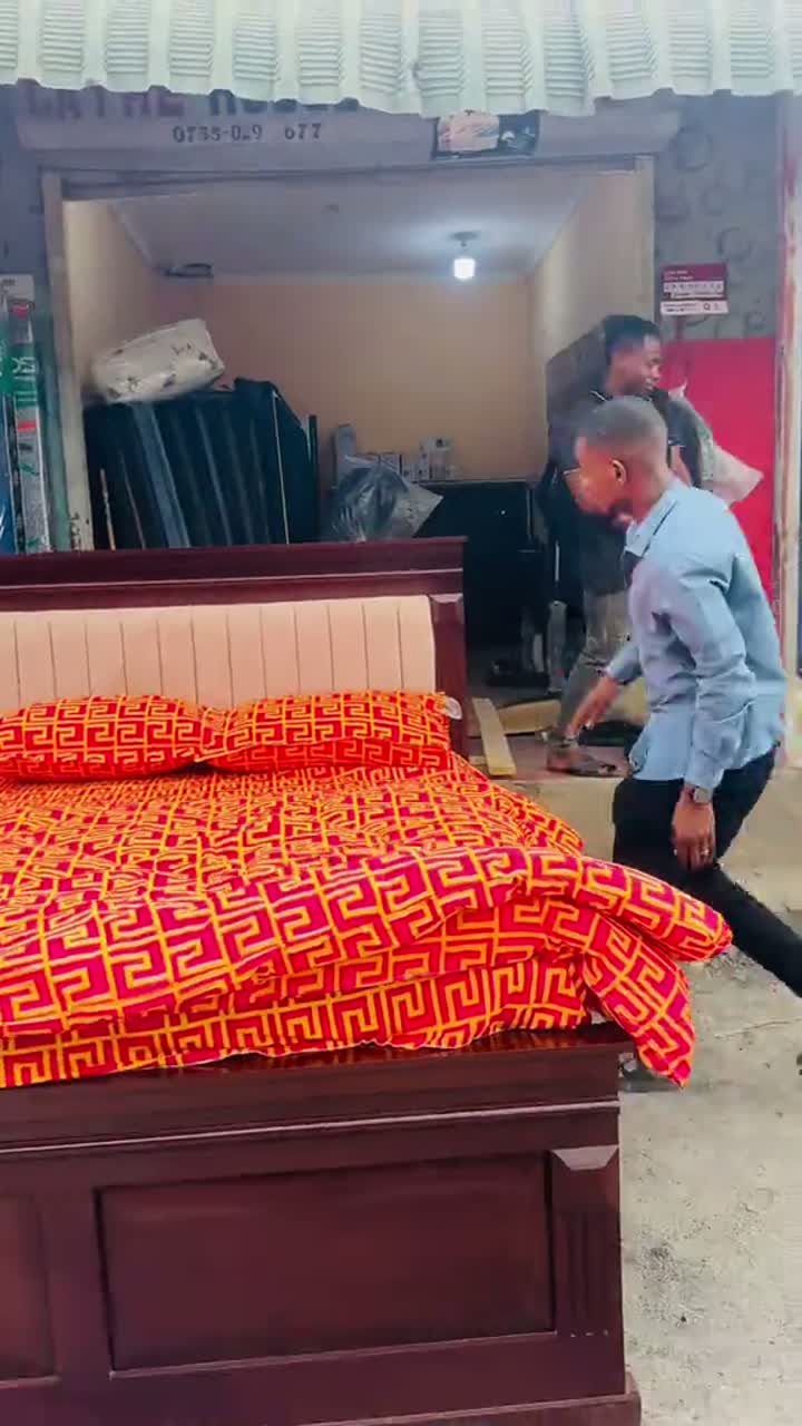 Video ya Bedroom Furniture: Kitanda na kabati vinavyolingana