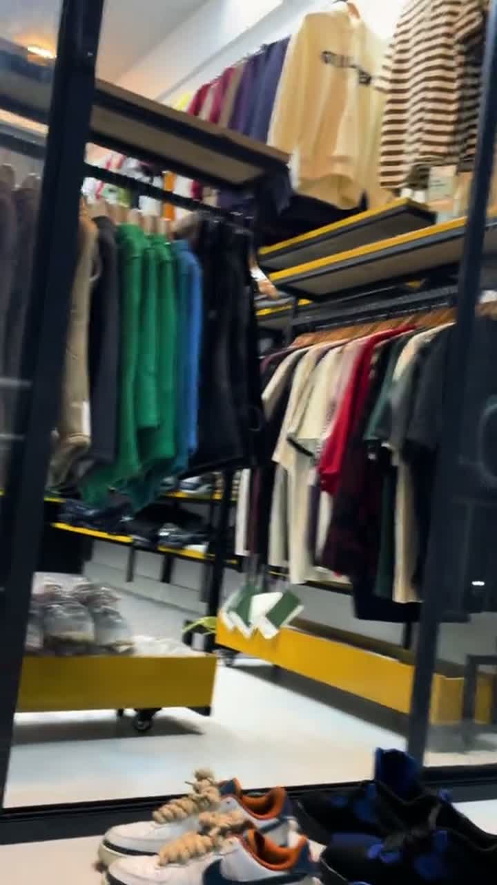 Video ya Fashion House: Nguo za kisasa dukani